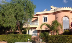 Spacious 4 bedrooms house with swimming pool for sale in Agios Athanasios