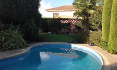 Spacious 4 bedrooms house with swimming pool for sale in Agios Athanasios