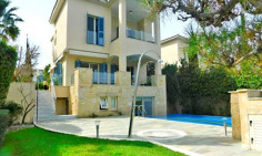 Beautiful 3 bedroom house with swimming pool for sale in Latsi