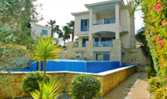 Large 3 bedroom house with swimming pool for sale in Latsi