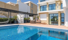 6 bedroom furnished house with swimming pool for sale in Agios Georgios