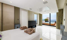 6 bedroom furnished house with swimming pool for sale in Agios Georgios