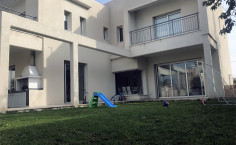 Luxury 3 bedroom house with swimming pool for sale in Zakaki