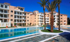 Spacious 2 bed apartment with swimming pool for sale in Kato Paphos