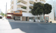 Shop 92 m2 for sale in Agioi Omologites
