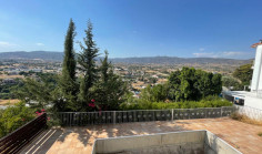 Luxury 5 bedrooms house with swimming pool for sale in Parekklisia