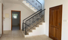 Luxury 5 bedrooms house with swimming pool for sale in Parekklisia