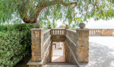 Luxury 4 bedroom house with swimming pool for sale in Moniatis