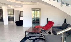 5 bedroom villa with swimming pool for sale in Kouklia
