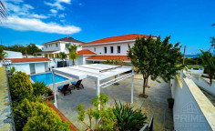 4 bedroom unfurnished villa with swimming pool to rent in Pyrgos