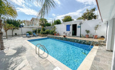 4 bedroom unfurnished villa with swimming pool to rent in Pyrgos