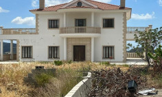 5 bedroom house for sale in Apesia