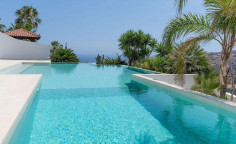 Lovely 5 bedroom house with swimming pool for sale in Agios Tychonas
