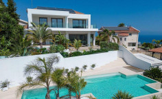 Lovely 5 bedroom house with swimming pool for sale in Agios Tychonas