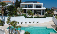 Lovely 5 bedroom house with swimming pool for sale in Agios Tychonas