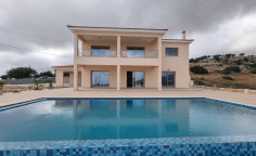 4 bedroom house with swimming pool for sale in Akoursos