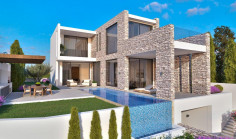 Spacious 4 bedroom furnished house with swimming pool for sale in Tombs of the Kings