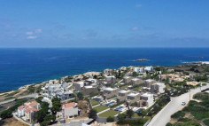 Spacious 3 bedroom house with swimming pool for sale in Peyia