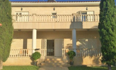 4 bedroom house with swimming pool for sale in Monagroulli