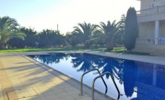 4 bedroom house with swimming pool for sale in Monagroulli