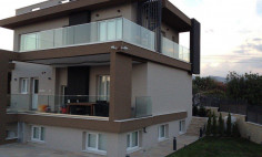 6 bedroom house with swimming pool for sale in Pyrgos