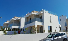 Luxury 3 beds house with swimming pool for sale in Peyia