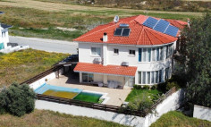 Large 4 bedroom house with swimming pool for sale in Latsia