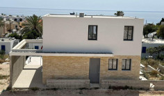 Spacious 4 bedroom house with swimming pool for sale in Chloraka