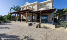 5 bedroom house with swimming pool to rent in Agios Athanasios