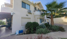 5 bedroom house with swimming pool to rent in Agios Athanasios