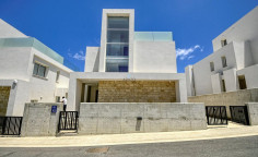 Spacious 3 bedroom villa with swimming pool for sale in Protaras