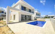 Spacious 3 bedroom villa with swimming pool for sale in Protaras