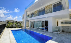 Spacious 3 bedroom villa with swimming pool for sale in Protaras