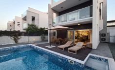3 bedroom furnished house with swimming pool for sale in Yeroskipou