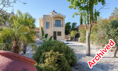 Luxury 3 bedrooms house with swimming pool for sale in Kouklia