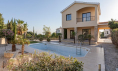 3 bedrooms house with swimming pool for sale in Kouklia