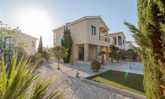 3 bedrooms house with swimming pool for sale in Kouklia