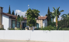 2 bedroom house with swimming pool for sale in Agia Thekla
