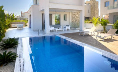 Lovely 4 bedroom house with swimming pool for sale in Ayia Napa