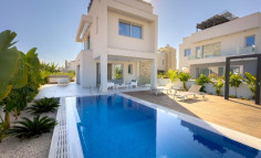 Lovely 4 bedroom house with swimming pool for sale in Ayia Napa