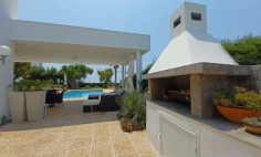 7 bedroom unfurnished house with swimming pool for sale in Agios Tychonas