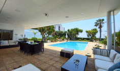 7 bedroom unfurnished house with swimming pool for sale in Agios Tychonas