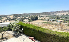 8 bedrooms house with the big plot in Kalavasos 8 bedrooms house with the big plot in Kalavasos