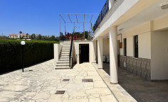 8 bedrooms house with the big plot in Kalavasos 8 bedrooms house with the big plot in Kalavasos