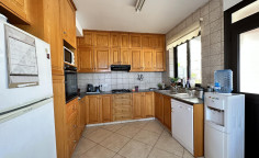 8 bedrooms house with the big plot in Kalavasos 8 bedrooms house with the big plot in Kalavasos