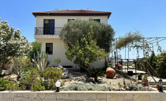 8 bedrooms house with the big plot in Kalavasos 