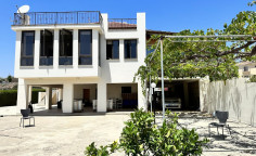 8 bedrooms house with the big plot in Kalavasos 8 bedrooms house with the big plot in Kalavasos