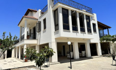 8 bedrooms house with the big plot in Kalavasos 8 bedrooms house with the big plot in Kalavasos