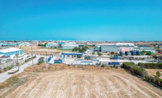 Land 4051 m2 for sale in Aradippou, Larnaca