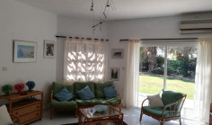 4+1 bedroom house in Pervolia only 50 metres from the beach 